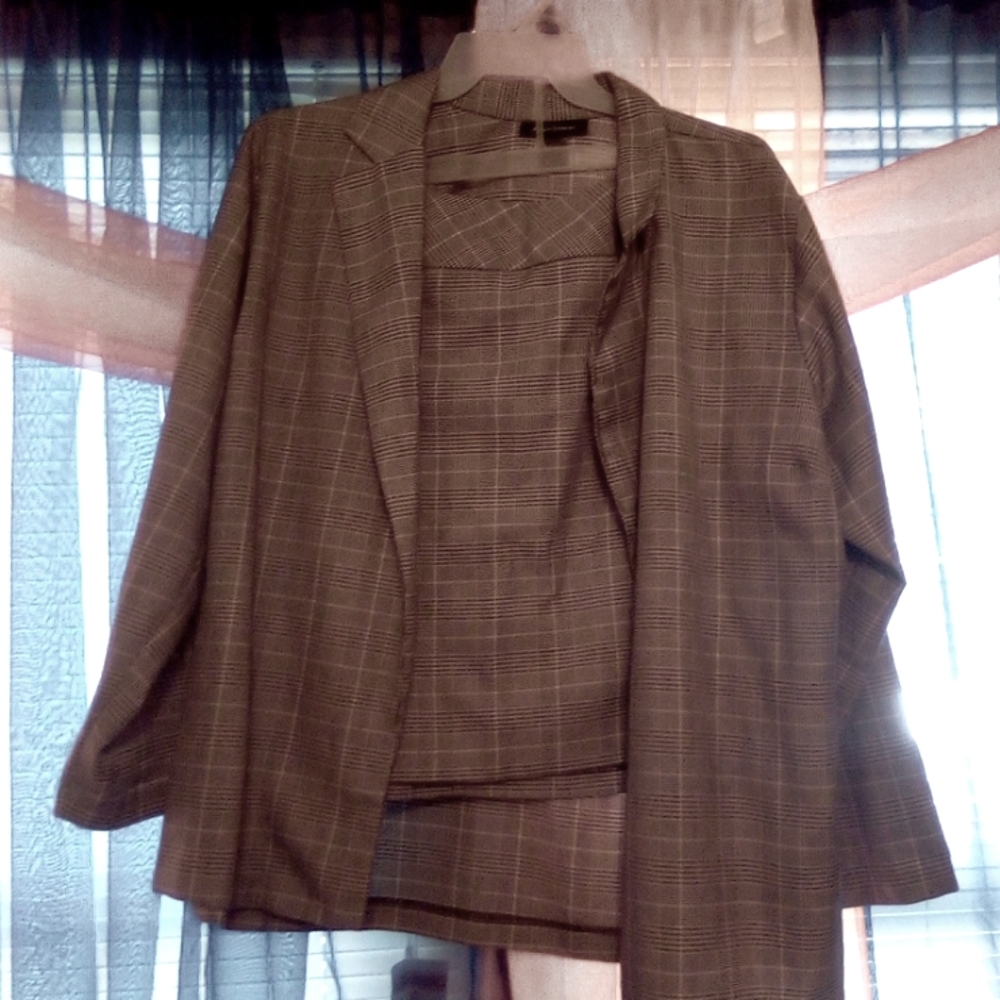 2 piece Ashley Stewart Black and White plaid skirt suit size 22